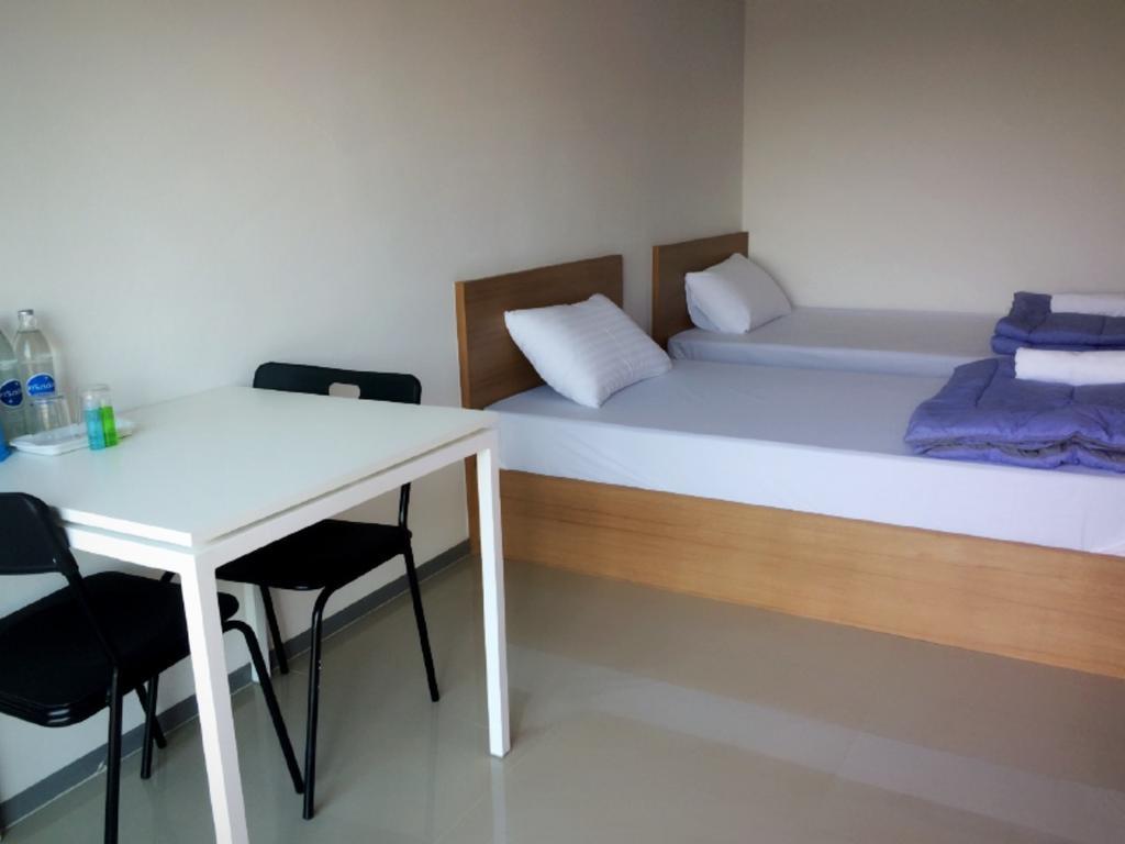 Promsook Apartment Çonburi Oda fotoğraf