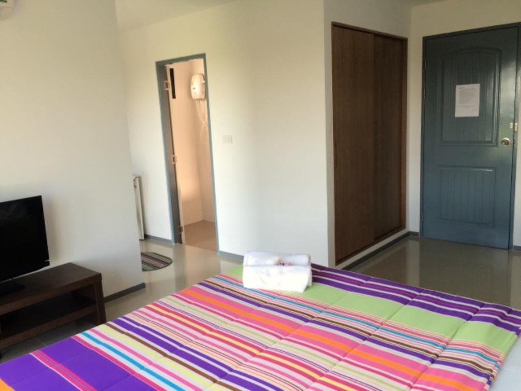 Promsook Apartment Çonburi Oda fotoğraf