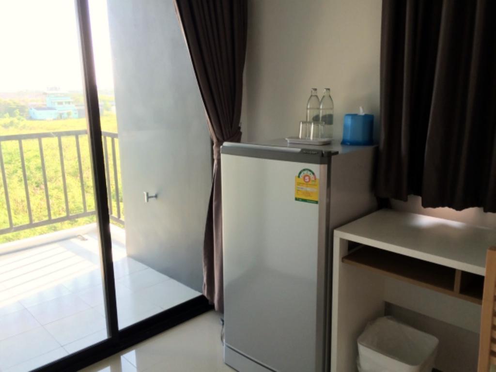 Promsook Apartment Çonburi Oda fotoğraf