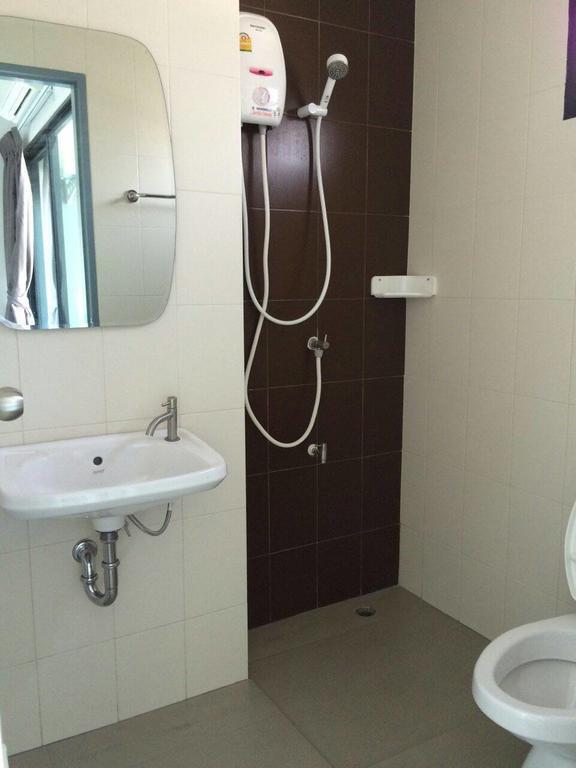 Promsook Apartment Çonburi Oda fotoğraf