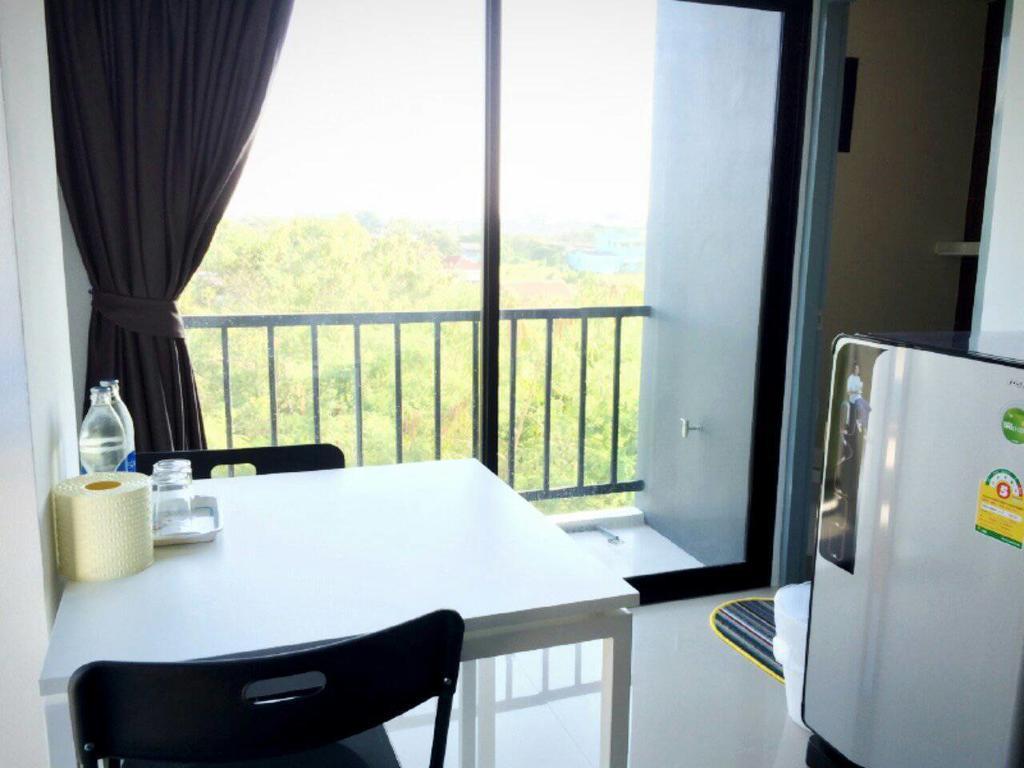 Promsook Apartment Çonburi Oda fotoğraf